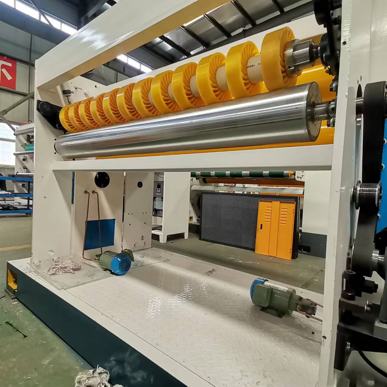 三五七层瓦楞纸板生产线伺服横切机纸板包装机械设备速度150m/min