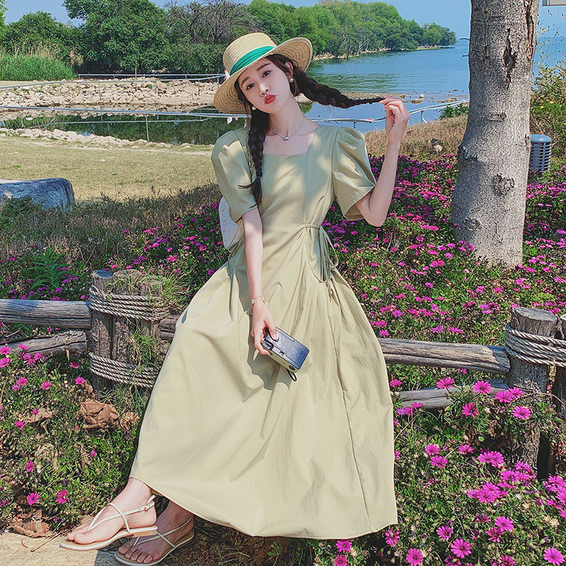 法式豆绿色连衣裙女夏季2024新款气质温柔风别致绝美收腰显瘦长裙