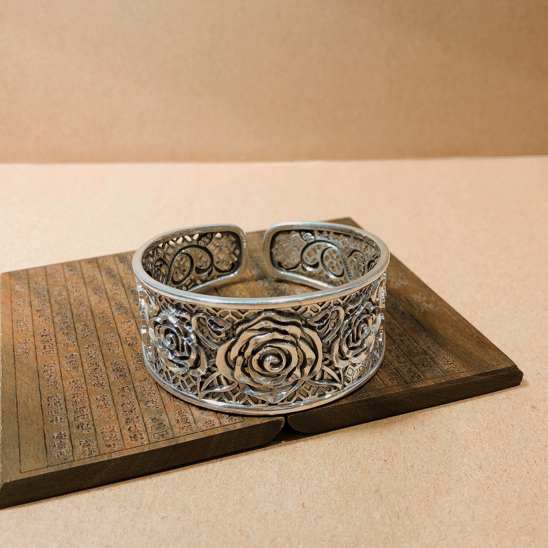 福氏足银999复古亮面做旧民族风镂空立体牡丹花个性宽面纯银手镯