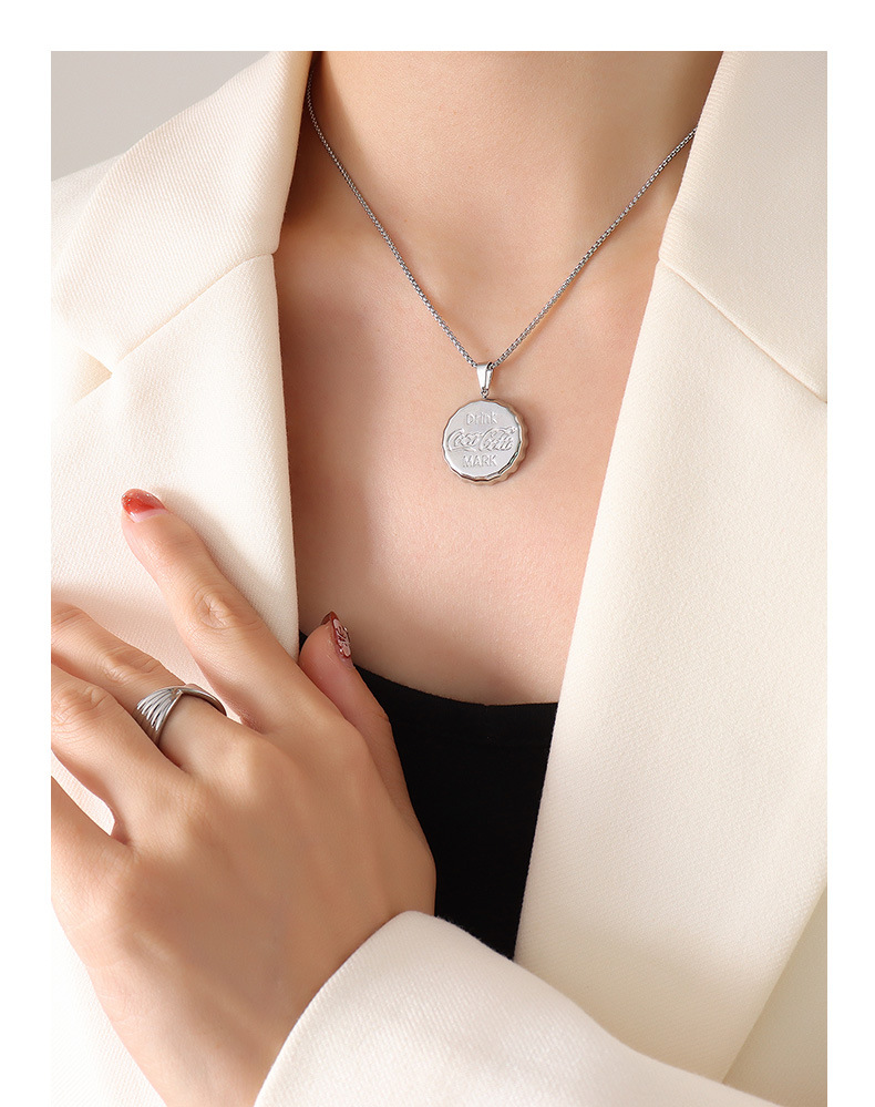 个性抖音快手爆款可乐瓶盖锁骨项链 不褪色不过敏酒瓶盖吊坠 p489