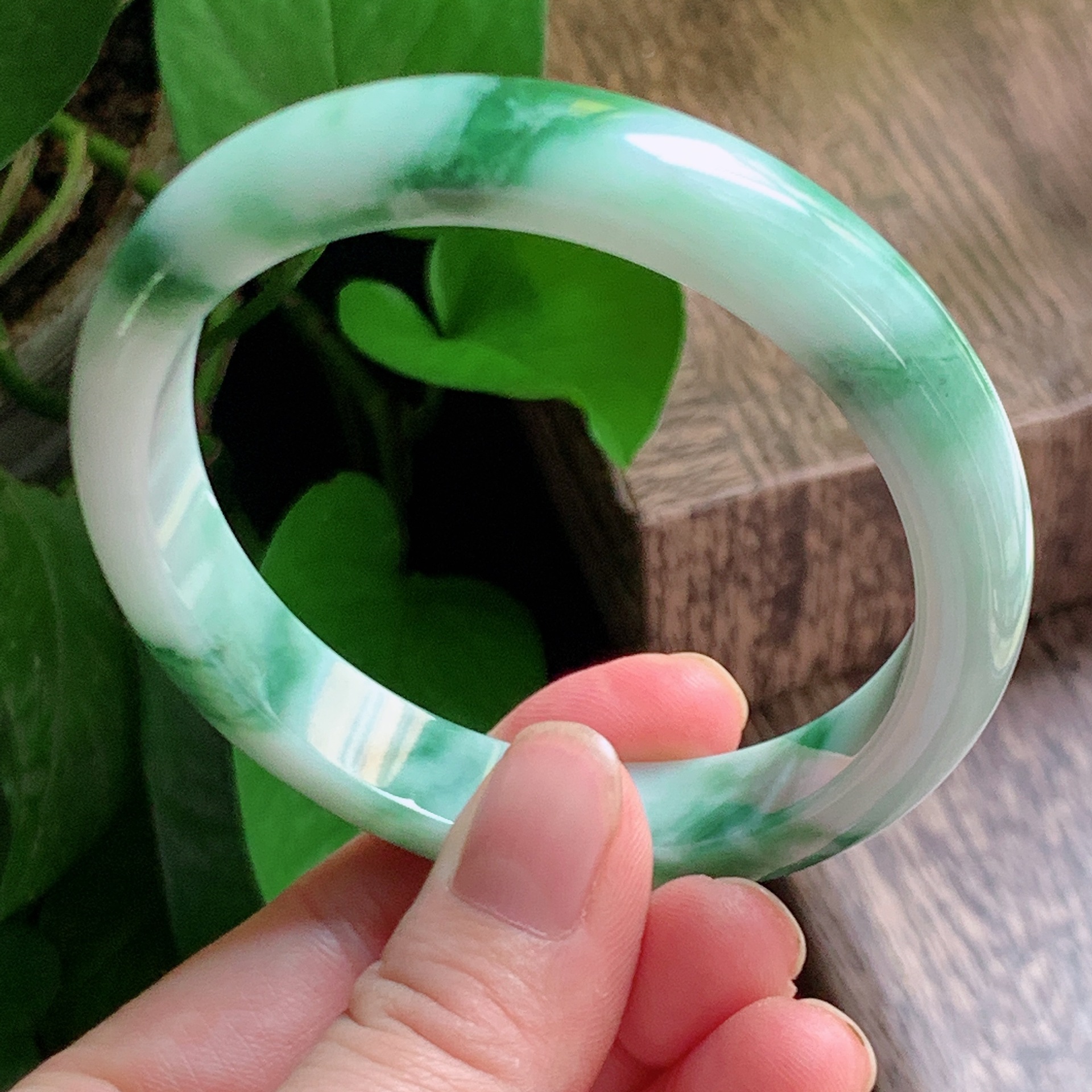 飘花翡翠手镯大圈口源头工厂批发零售缅甸老坑料平洲珠宝玉玉镯