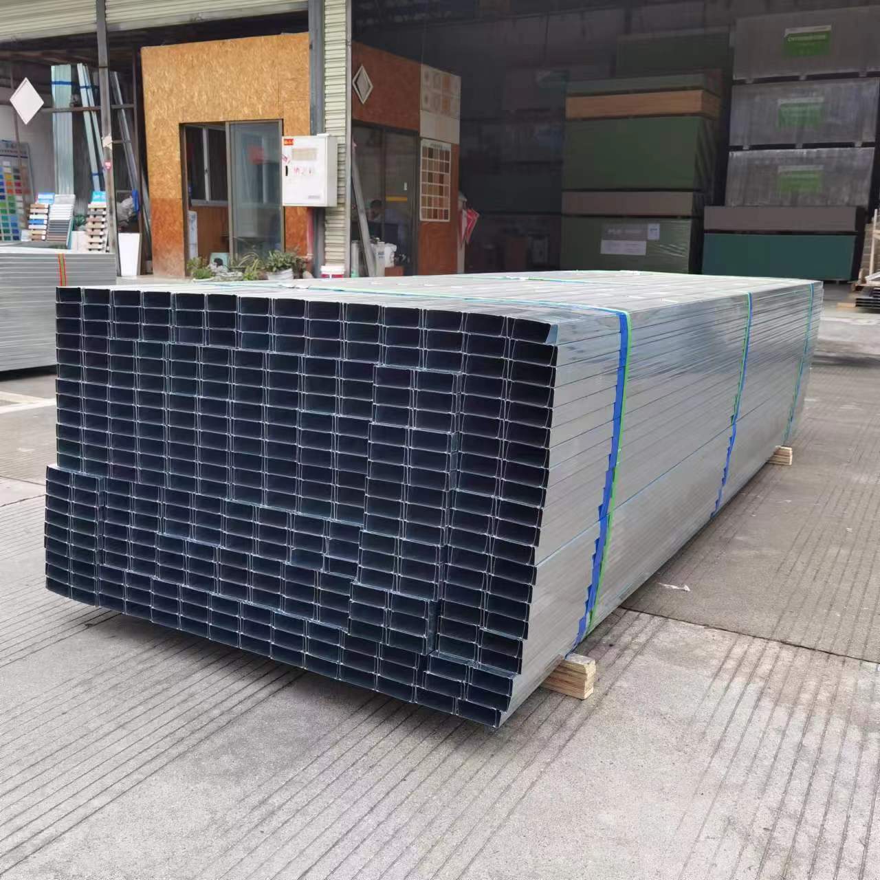 泰山牌隔墙龙骨 泰山牌吊顶龙骨 u型轻钢边角 穿心龙骨-阿里巴巴