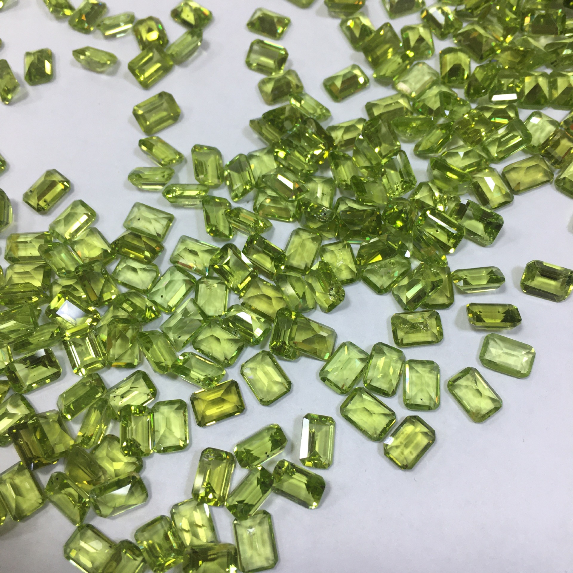 橄榄石裸石 工厂直供橄榄石方形戒面 切面戒面5*7mm 火彩好净度高