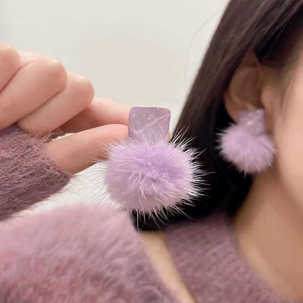 热销紫色毛球耳环水貂毛绒绒耳饰925纯银高级感秋冬可爱耳夹耳钉