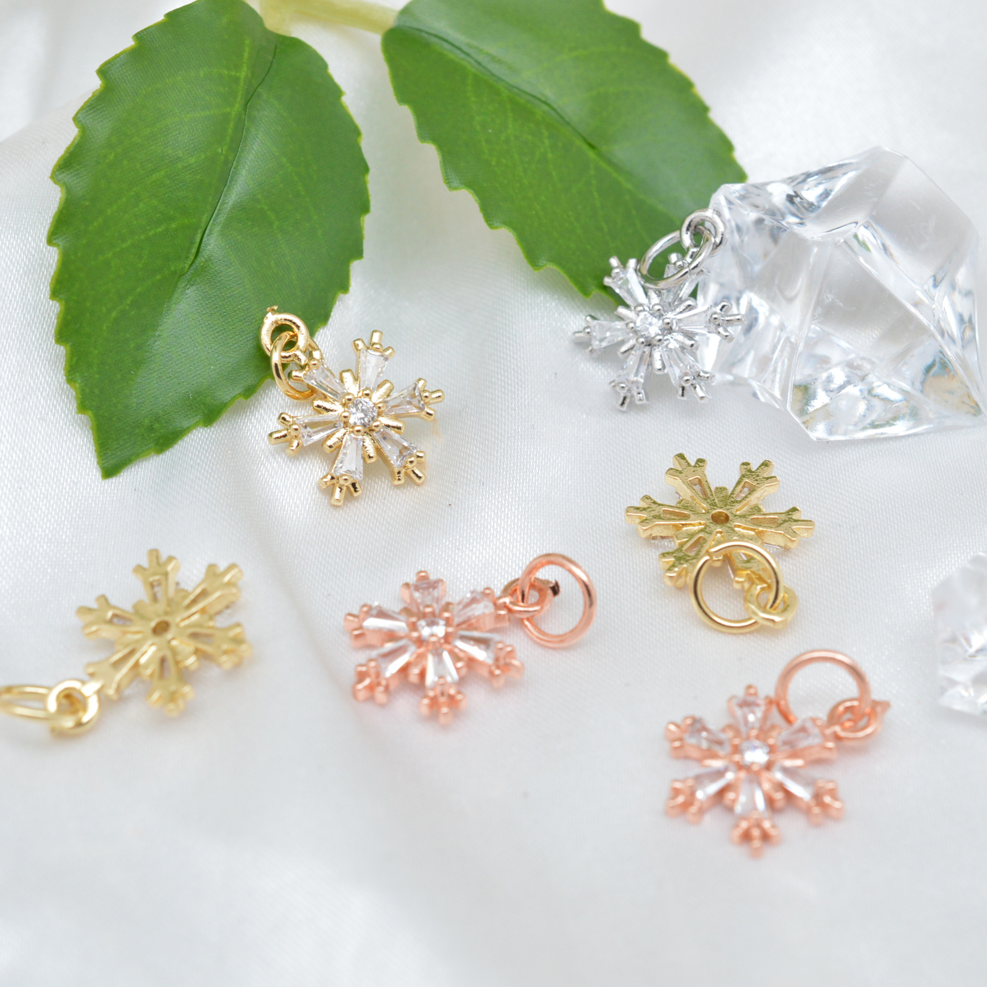 DIY饰品配件铜镀真金雪花吊坠微镶T方雪花挂件项链手链挂件优品