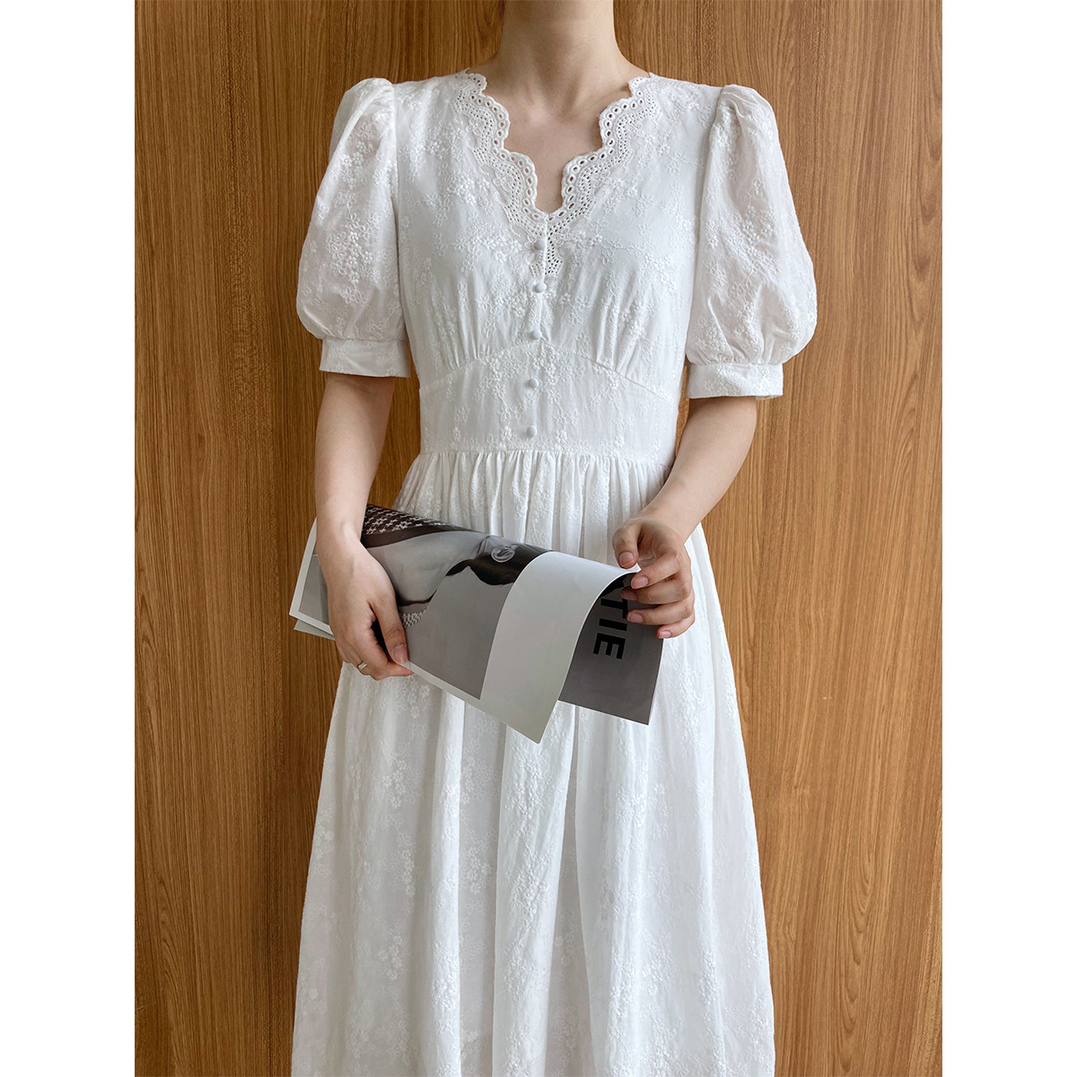 鹿西 法式v领蕾丝连衣裙收腰气质中长款泡泡袖白色仙女长裙子0610