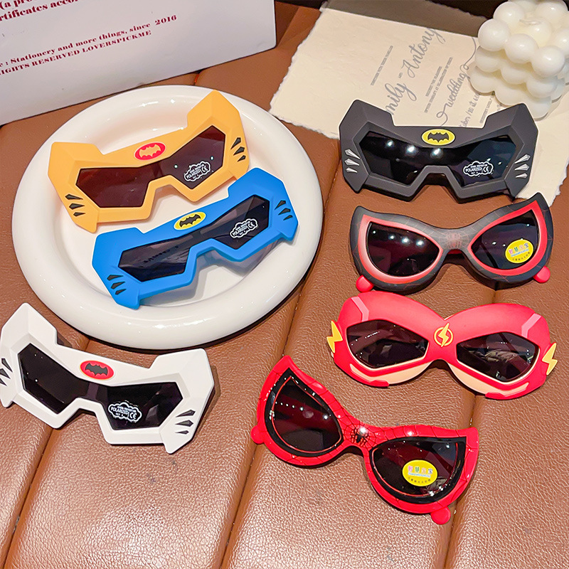 Children's Sunglasses Sun Protection Glasses Boys and Girls UV Protection Reflective Lenses Transformers Toy Sunglasses