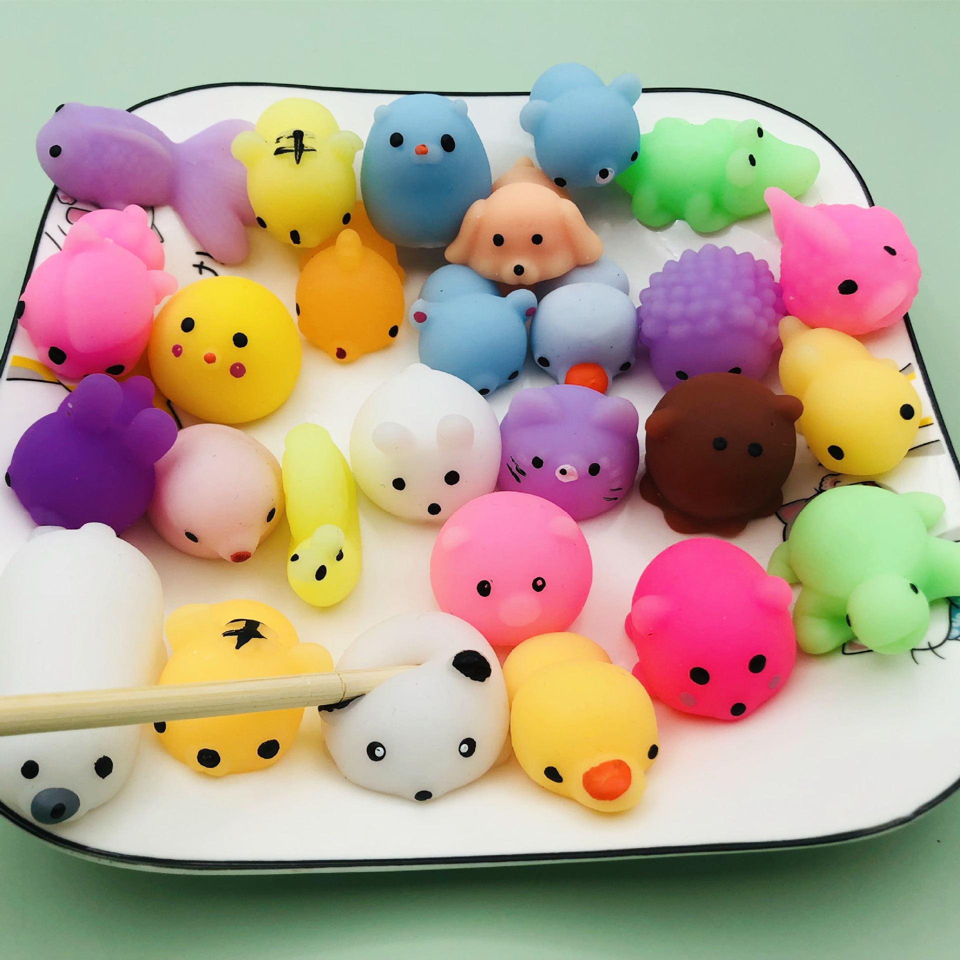 火爆热卖新奇创意玩具小动物萌宠捏捏乐小团子整人发泄解压小礼物