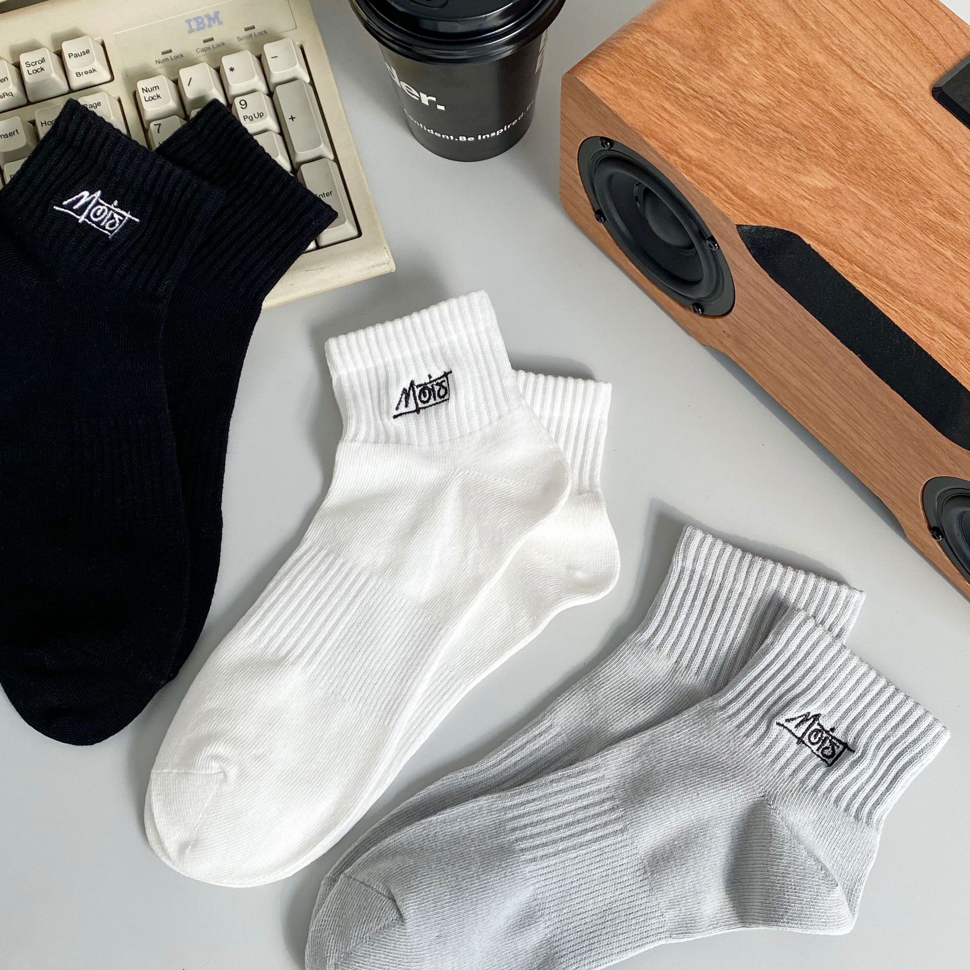 袜子男夏季纯棉短筒运动袜吸汗薄款刺绣黑白色短袜全棉船袜批发