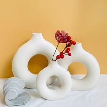 亚马逊创意ins风北欧白色陶瓷花瓶摆件简约插花器家居软装艺术品
