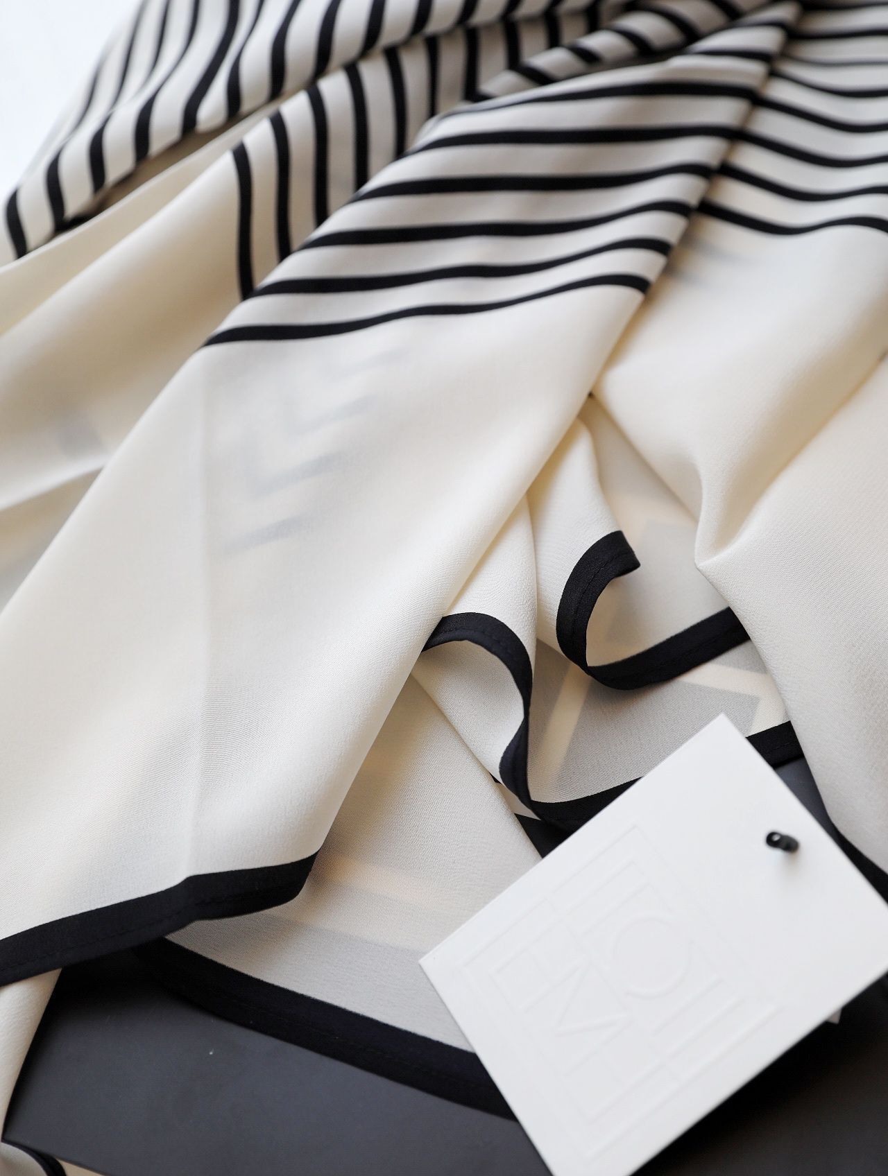 瑞典小众toteme简约黑白条纹90cm双绉真丝丝巾大方巾蚕丝围巾披肩