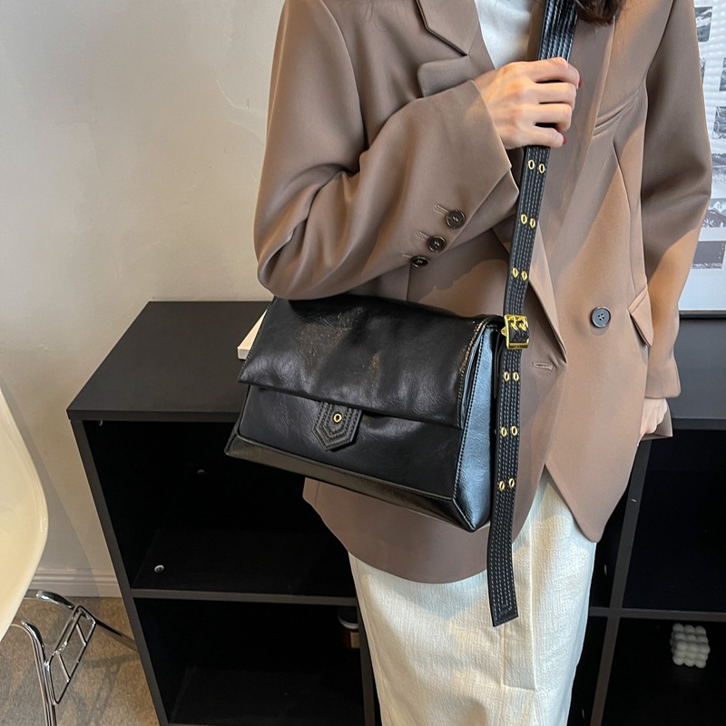 Retro Commuter Autumn and Winter Shoulder Bag Bag Female 2022 New Korean Messenger Bag Fashion Large-Capacity Crossbody Bag
