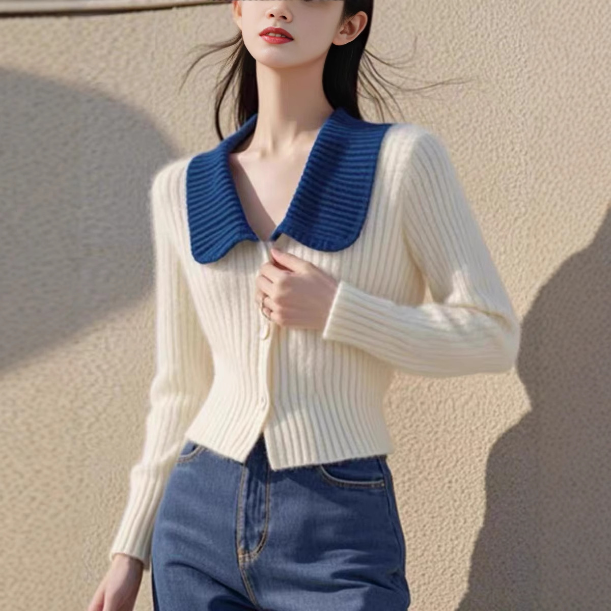 时尚别致超好看白色翻领长袖针织毛衣女秋冬款独特小香风内搭上衣