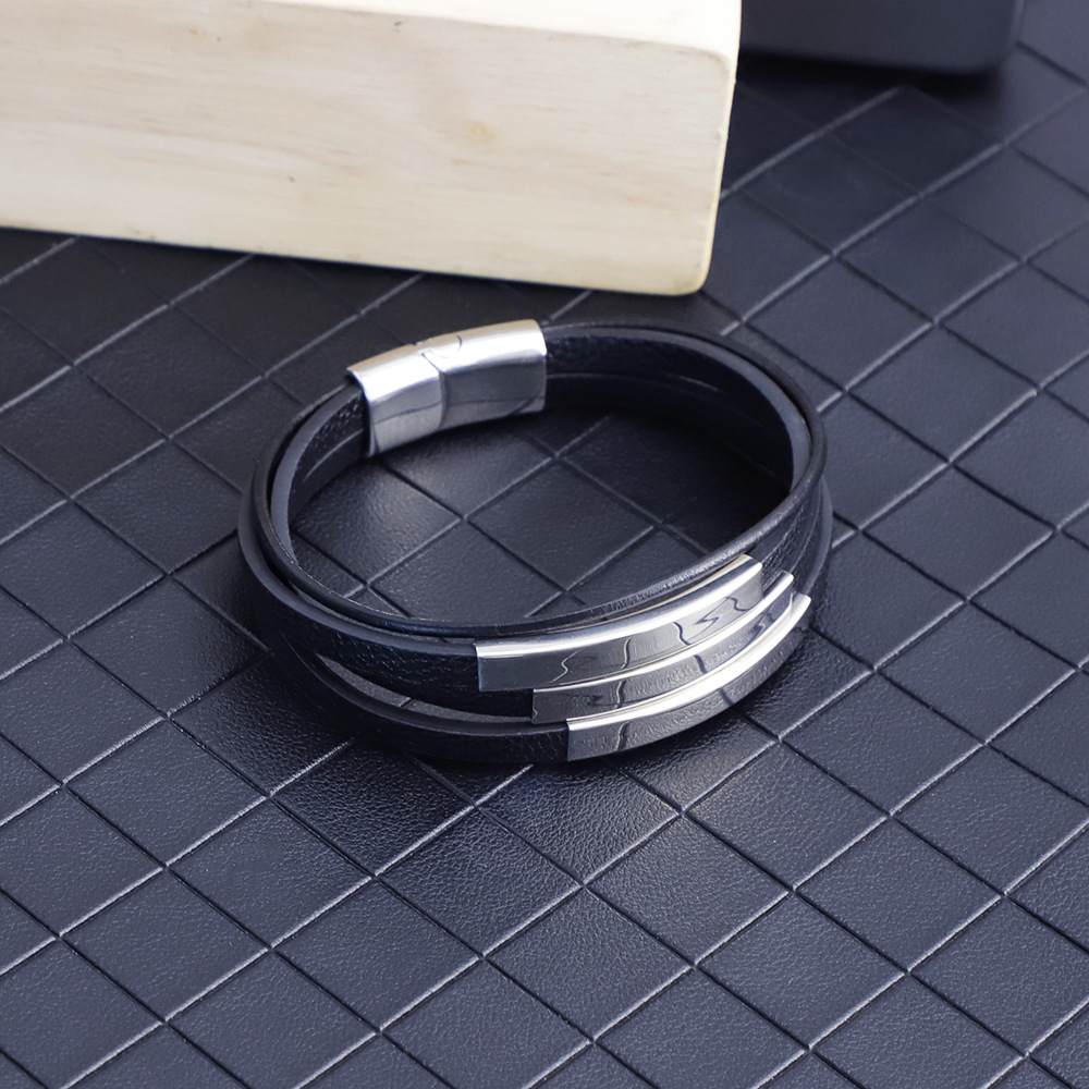 欧美三层皮手链手饰简约个性时尚三粗两细三穿孔钢体滑扣现货