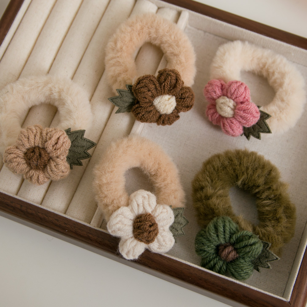 Sweet Knitted Small Flower Plush Hair Ring New Cute Sweet Hair Band Autumn and Winter Milk Coffee Color Ponytail Hair String