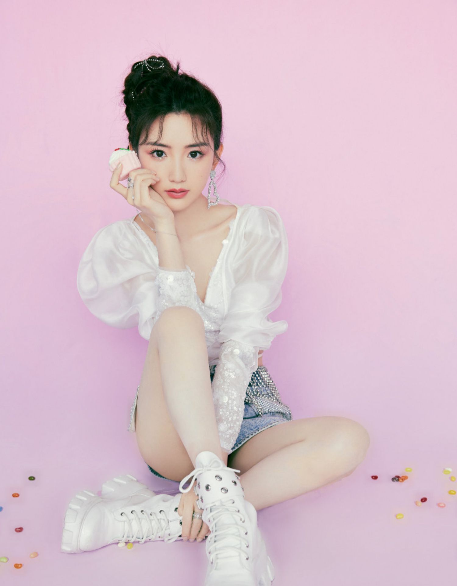 2021夏季新款 毛晓彤同款白色v领雪纺衫上衣带钻流苏牛仔短裤