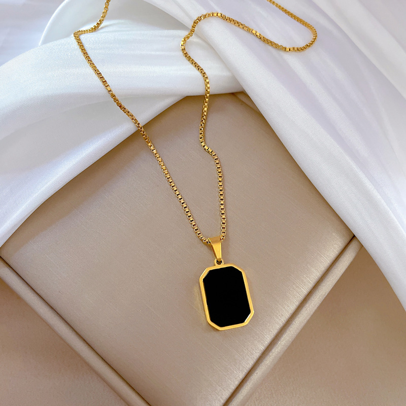 [Whole Titanium Steel] Geometric Square Personality Minimalist Style Furnace Real Gold Necklace Female Ins Online Influencer Clavicle Chain