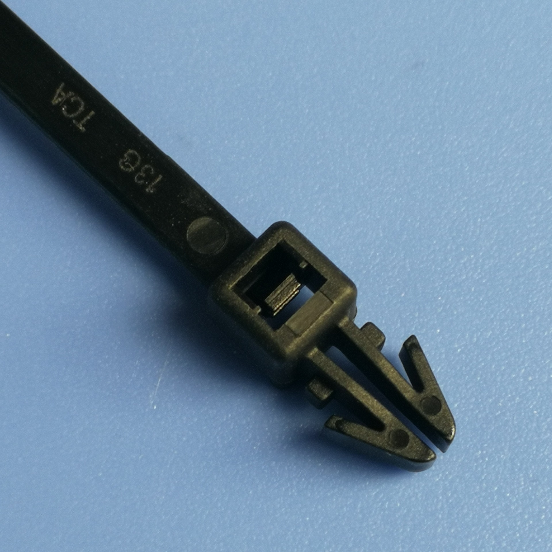 分叉头插销式束线带尼龙pa66汽车扎带 3.