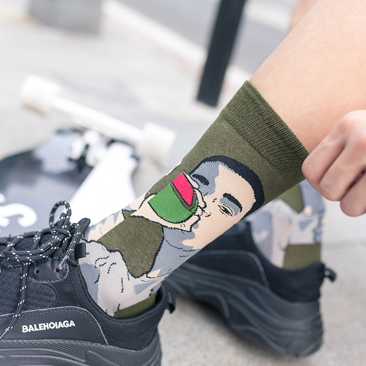 欧美潮流卡通老外酷男头像休闲男女纯棉袜 情侣中筒跨境袜子代发