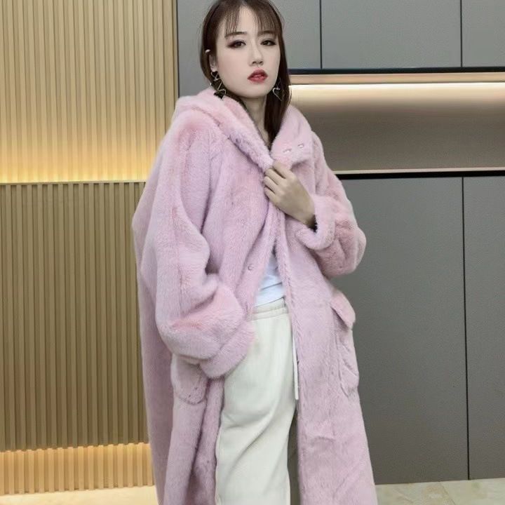 2023年冬季新款时尚大气保暖百搭显瘦女款长款连帽款欧貂外套大衣