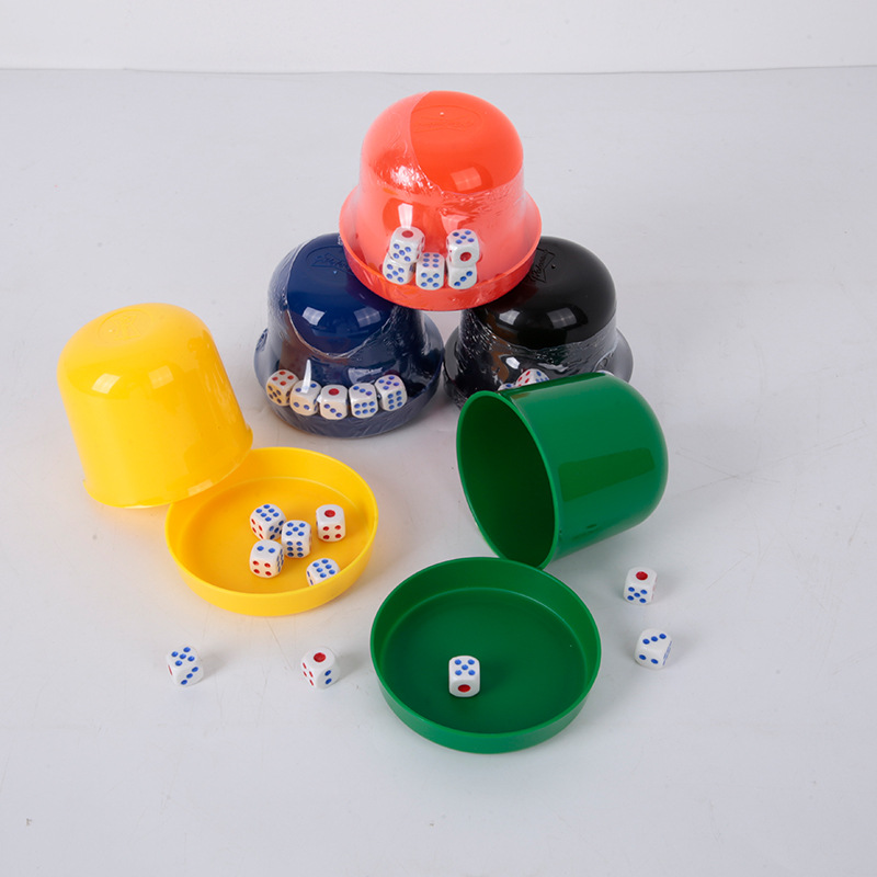 Factory in Stock Pp Plastic Set Child and Mother Color Cup KTV Bar Comes with Dice Dice Dice Cup Blister Attached Dice Cup