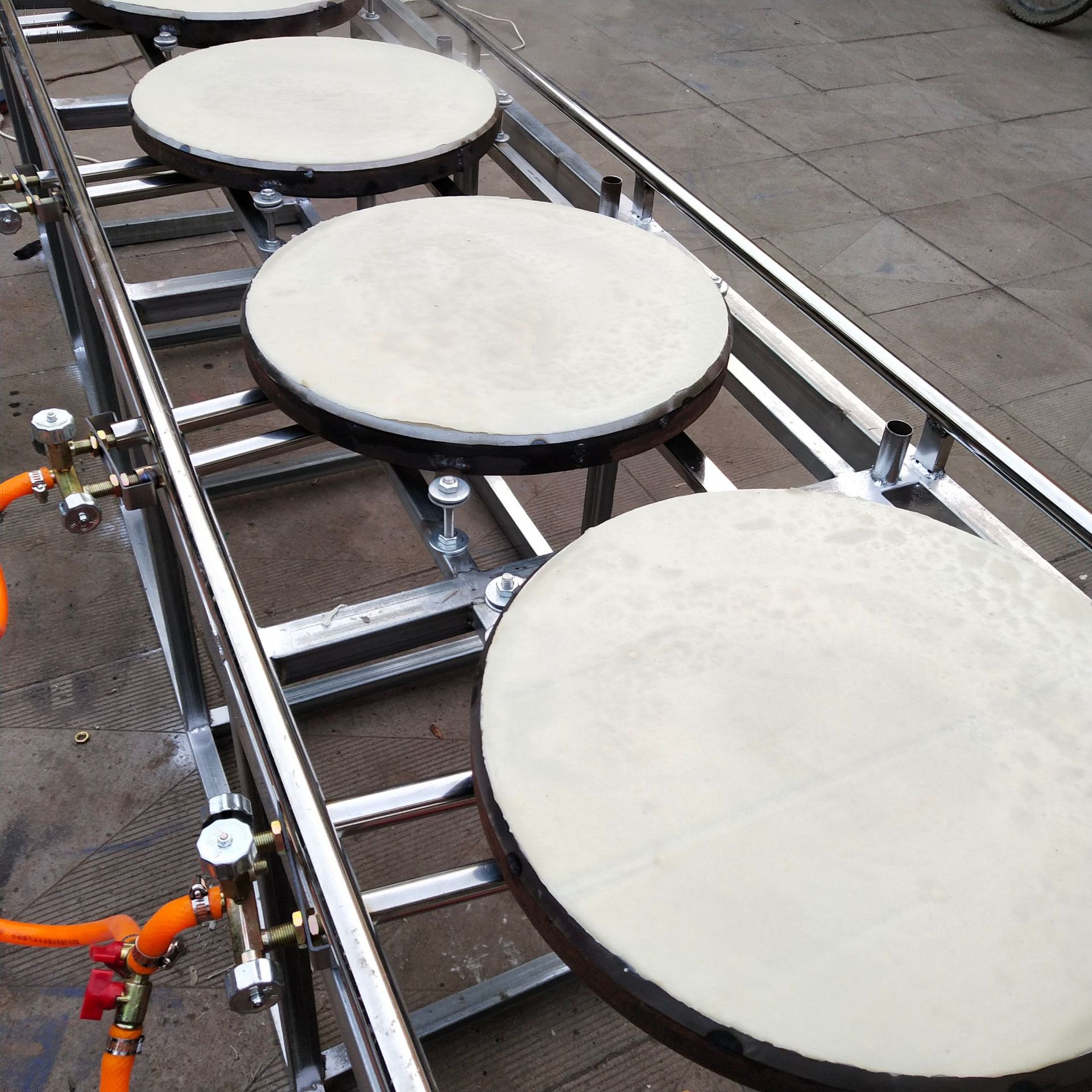 商用燃气煎饼果子机摆摊煎烙饼机半自动推拉印刷式山东杂粮煎饼机