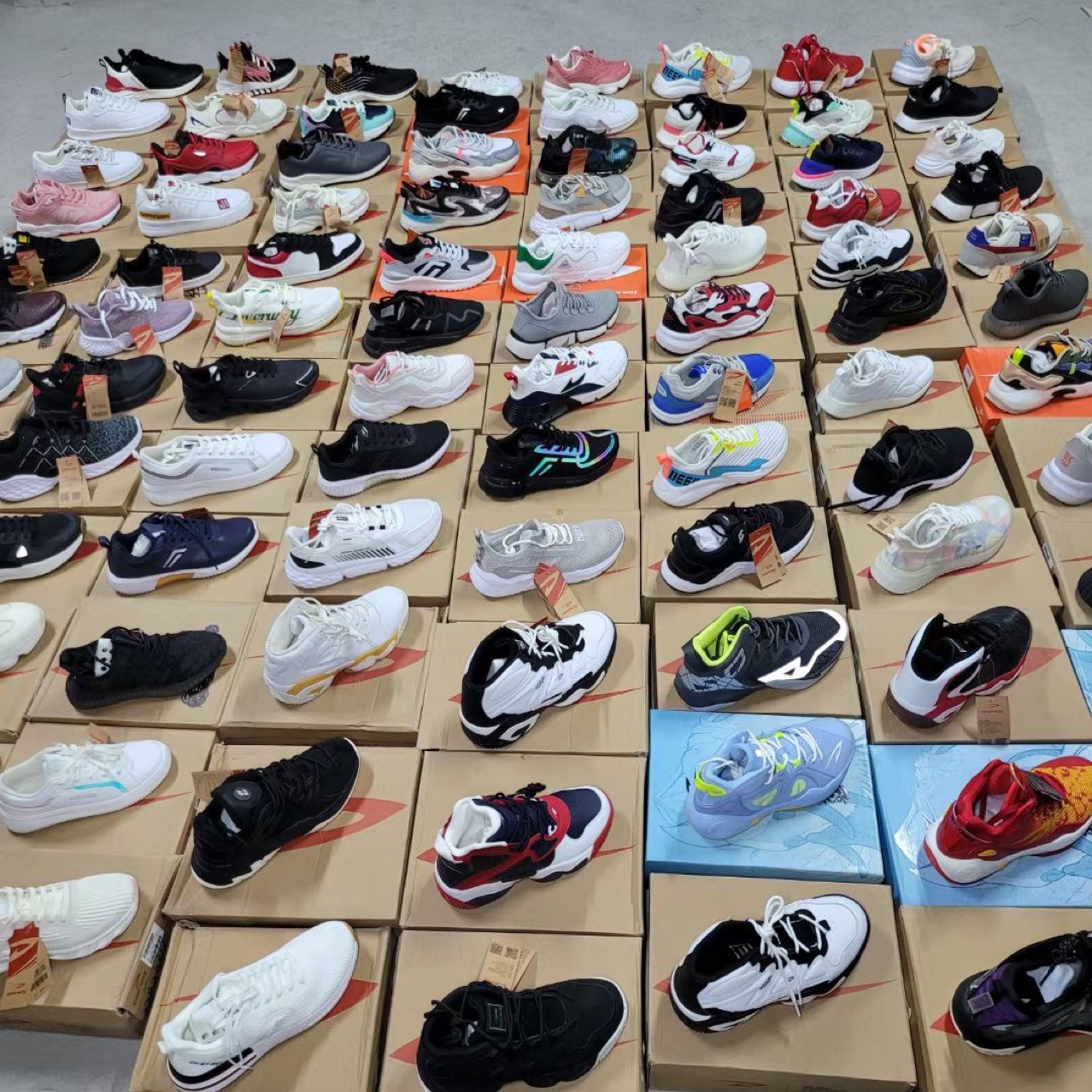 0成交0双运动男鞋尾款批发杂款断码处理鞋厂家尾货摆地摊货源
