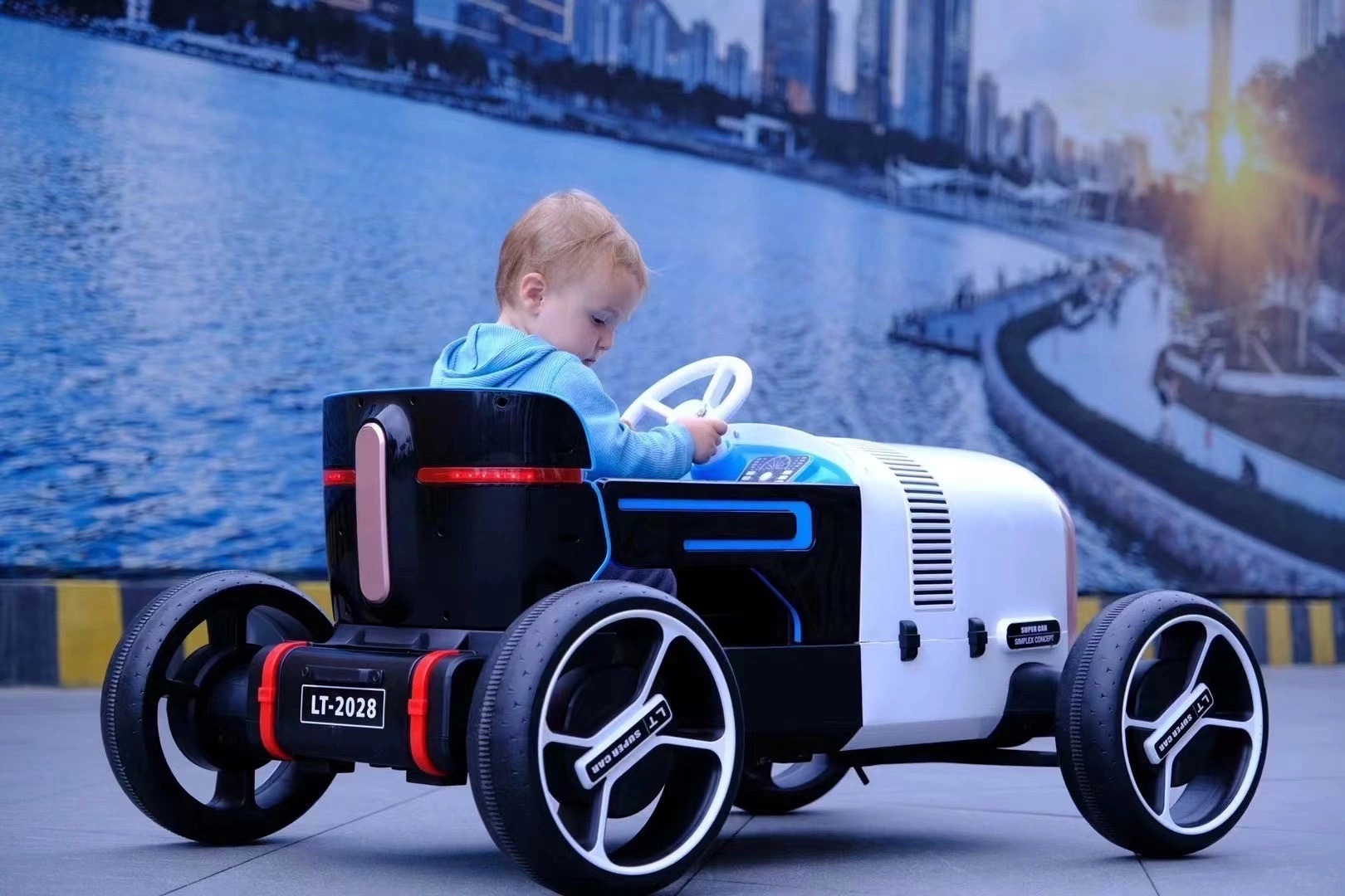 乐童奔驰新概念车儿童玩具车电动汽车带遥控2-7岁大号可坐四轮车