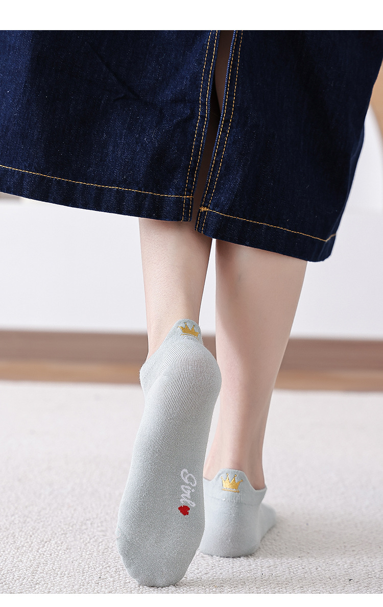 袜子女后跟刺绣皇冠船袜夏季提耳护脚女短袜棉质个性绣花女袜现货