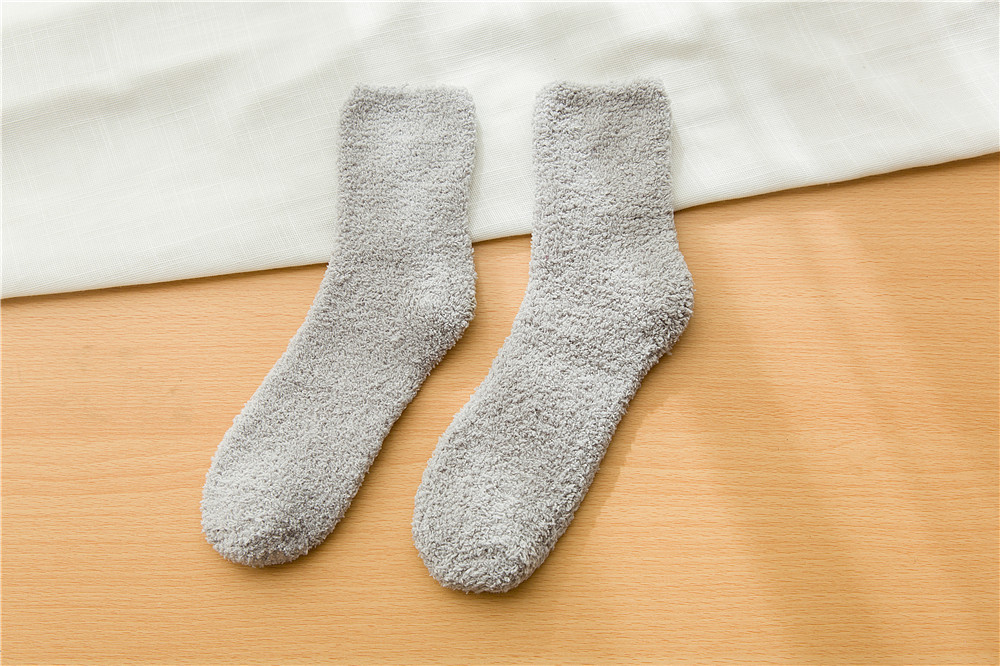 袜子女珊瑚绒睡眠冬季家居加绒加厚秋冬款睡眠保暖中筒毛巾地板袜