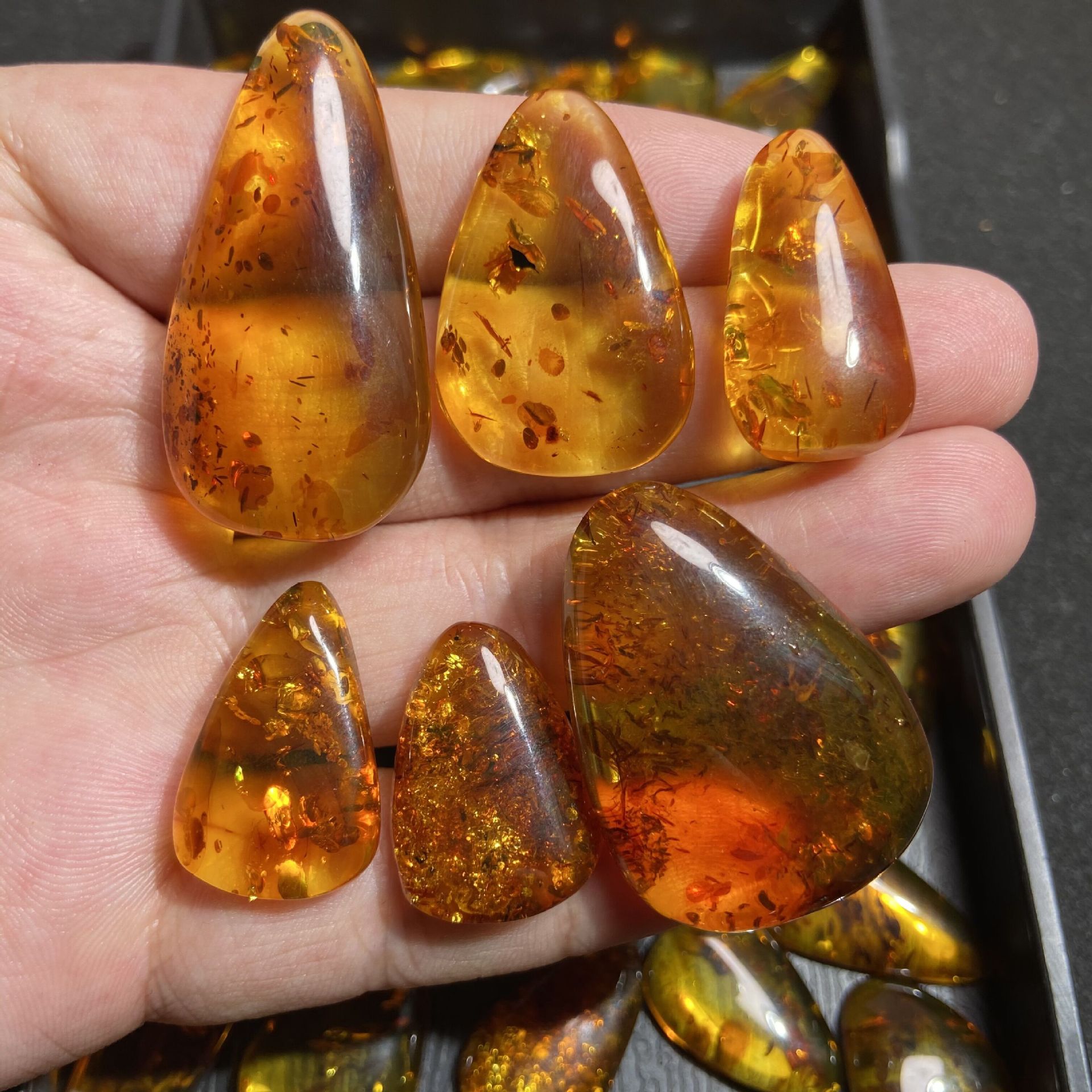 天然琥珀花珀吊坠挂件水滴项链时尚飘花裸石diy佩饰饰品花瓣清晰