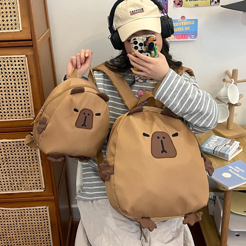 韩版时尚丑萌双肩包2024新款个性创意书包大容量玩偶水豚旅行包