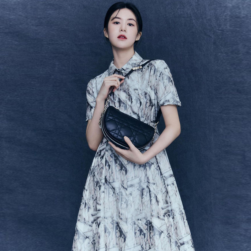 韩星允贞同款2022夏季新款女装翻领短袖抽象印花收腰系带连衣裙女