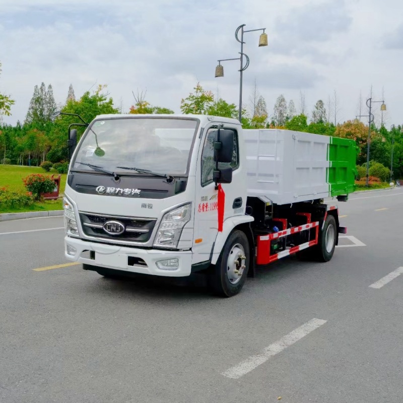 蓝牌可进地下室建筑垃圾清运车 国六南骏牌7方车厢可卸式垃圾车