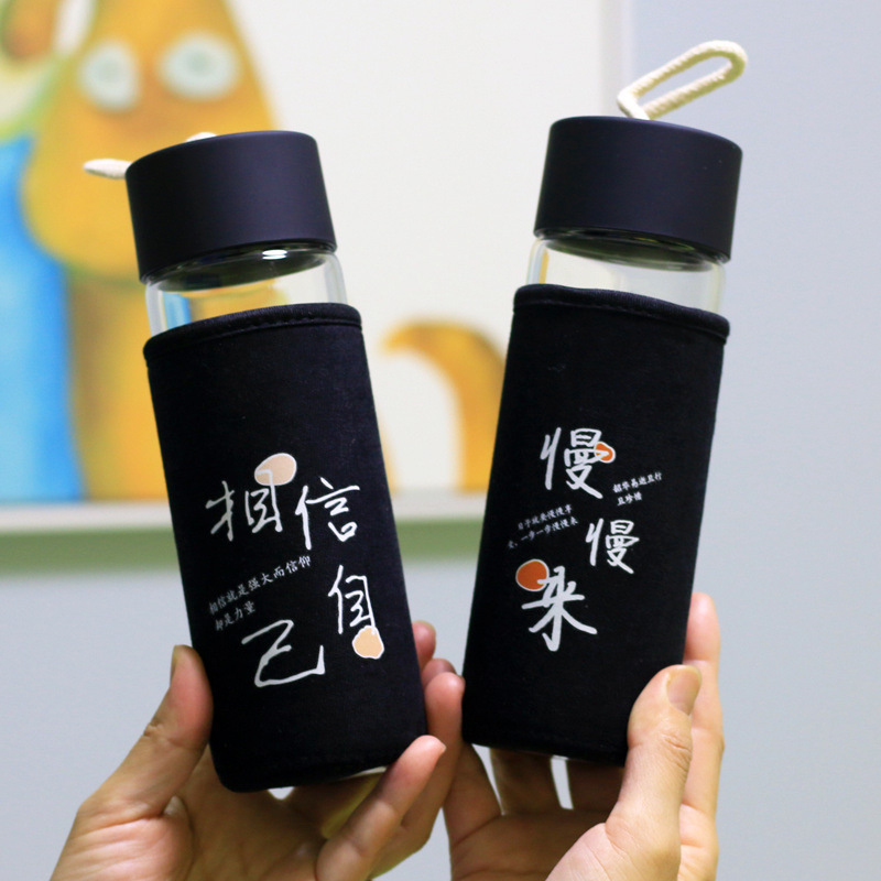 3成交68个搞笑潮语炫彩弹盖玻璃杯个性时尚布套随手杯防烫暖手学生