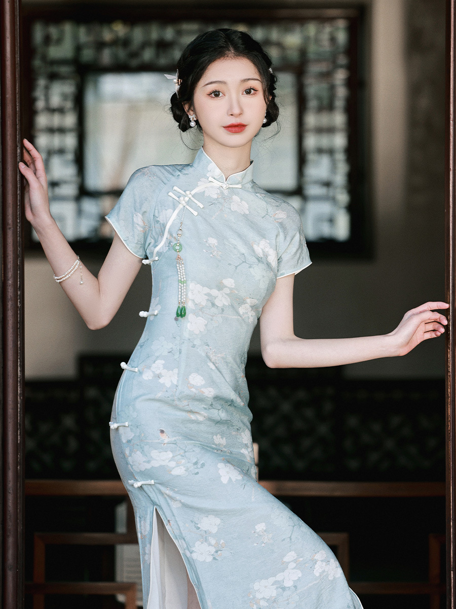 少女旗袍2023新款复古风年轻款高端浅蓝色素雅日常中式改良连衣裙