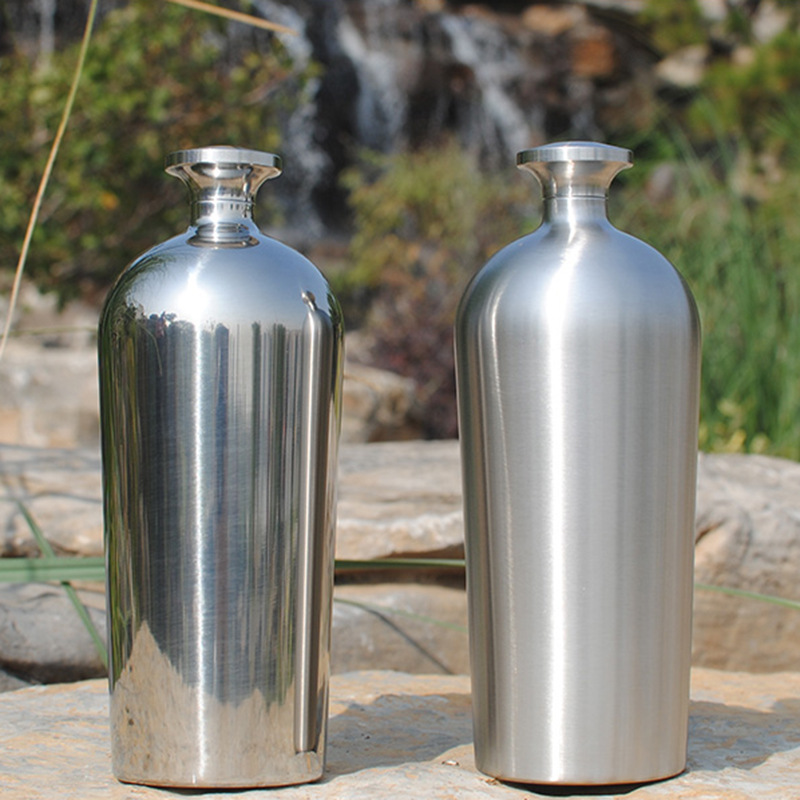 68成交1件相似供应户外随身不锈钢酒壶 便携式含酒杯漏斗 礼品7盎司