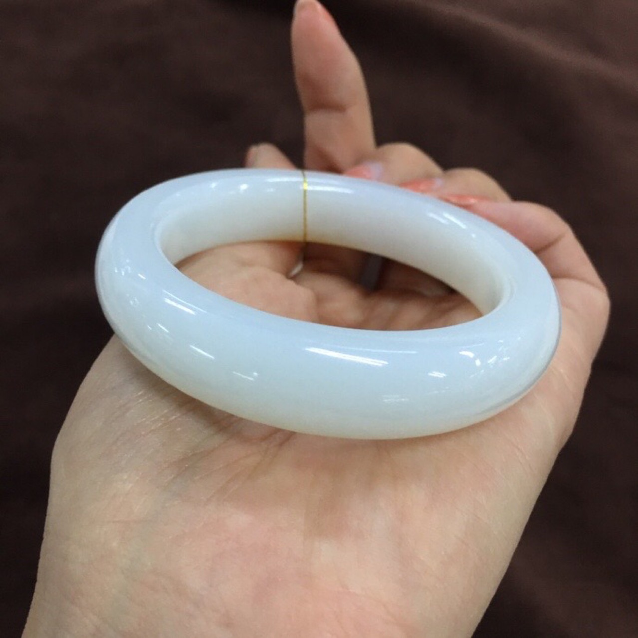 新疆和田玉老坑糖白羊脂玉手镯白度一级肉质细腻带证书终生保真