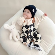 婴儿连体衣春装纯棉3-6个月男宝宝帅气春秋哈衣超萌新生儿套装
