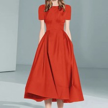欧美设计感赫本风红色裙子2023夏装新款A摆气质收腰显瘦连衣裙女