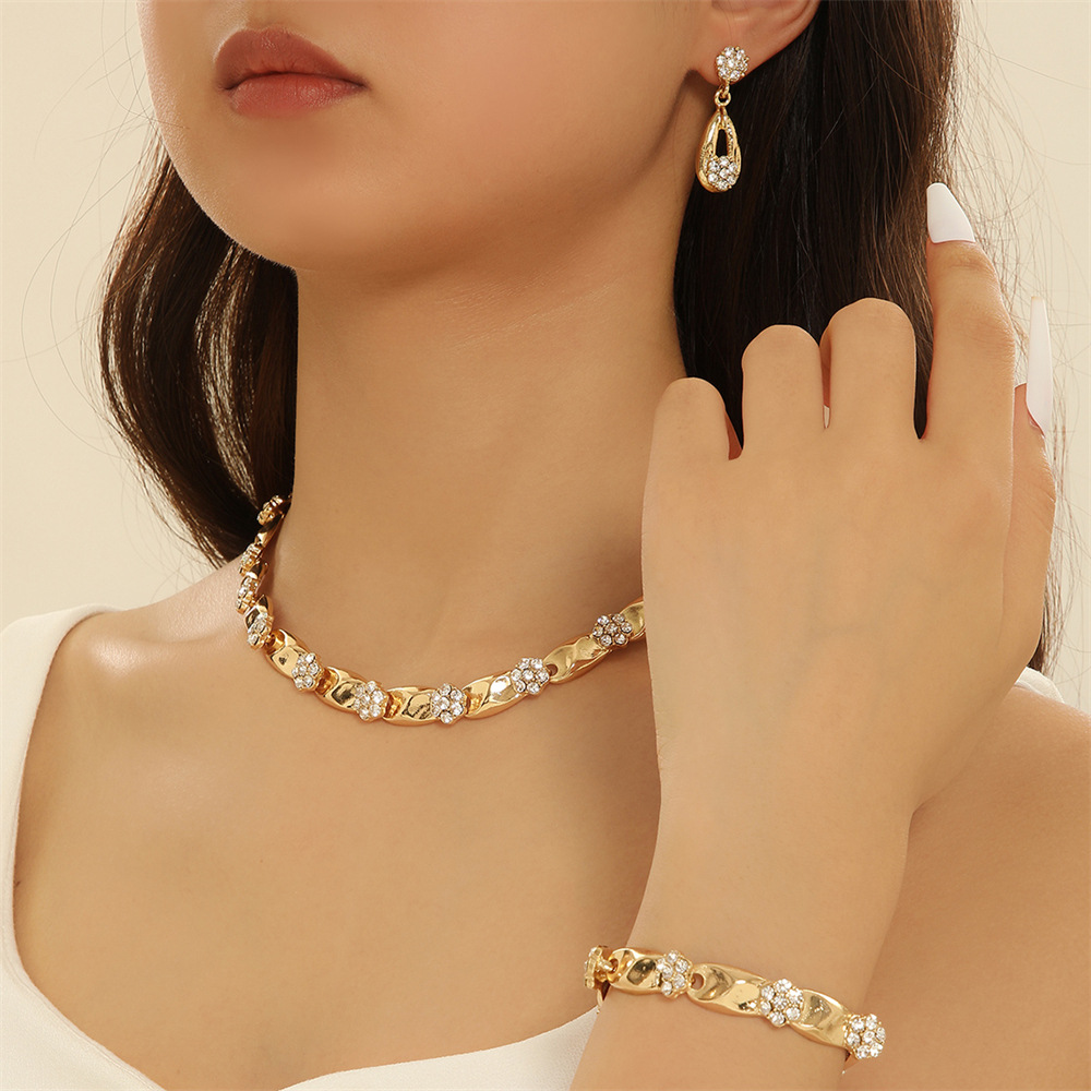 Popular Women's Cross-Border Jewelry Suit Bracelet Three-Piece Set Small Pearl Flower Necklace Earrings Premium Banquet Accessories