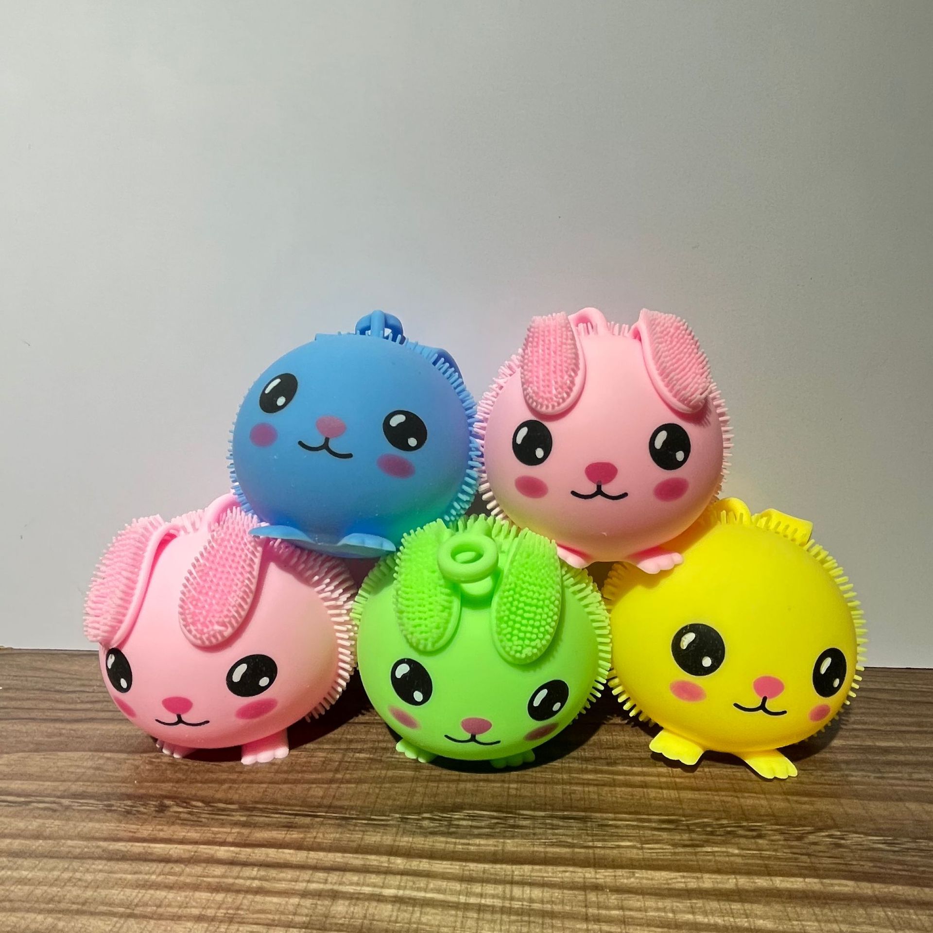 创意柔软复活节闪光兔子毛毛球捏捏乐儿童环保tpr减压发泄球玩具