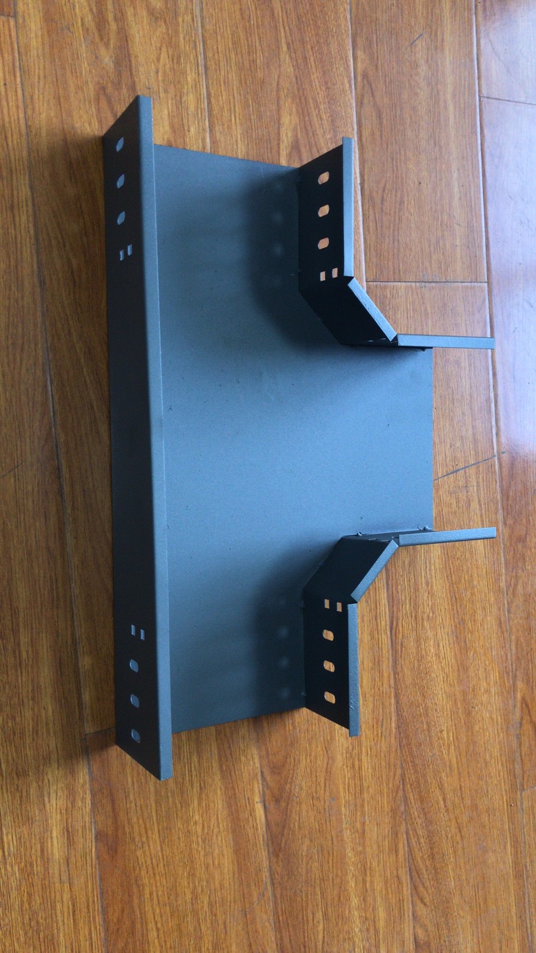 厂家供应桥架水平弯头水平下弯头水平三通水平四通各种规格订制