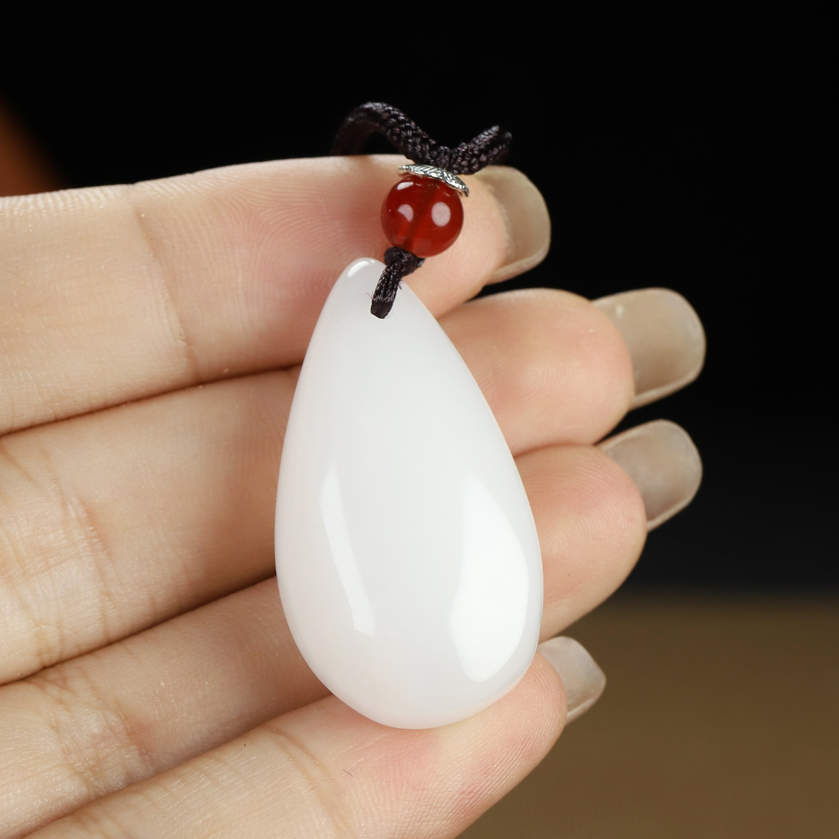 批发玉石礼品直播供货 新疆金丝玉羊脂白玉水滴吊坠 玉石挂件