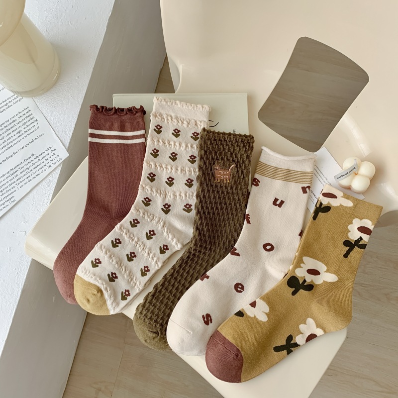 可爱花朵袜子女中筒袜ins潮韩国东大门日系复古刺绣小猫卷边长袜