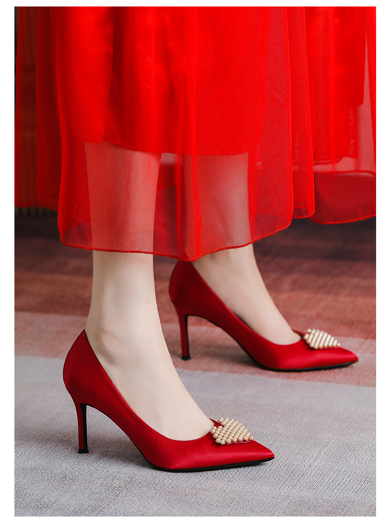 韩版2021年新款绸缎爱心珍珠扣高跟鞋女细跟尖头红色新娘鞋单鞋