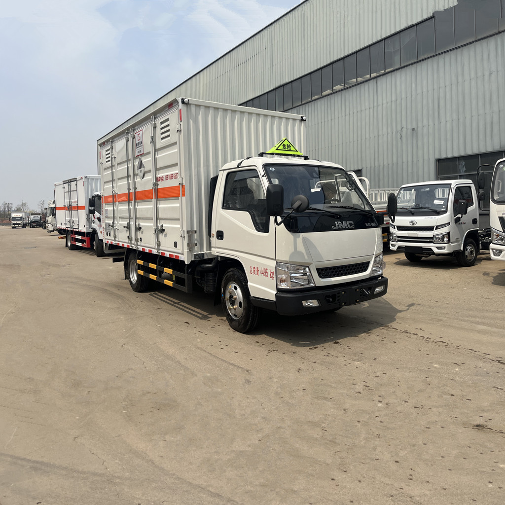 额载3吨江铃危险废物运输车 类项:9 含铜 含镍危废车 代办上户