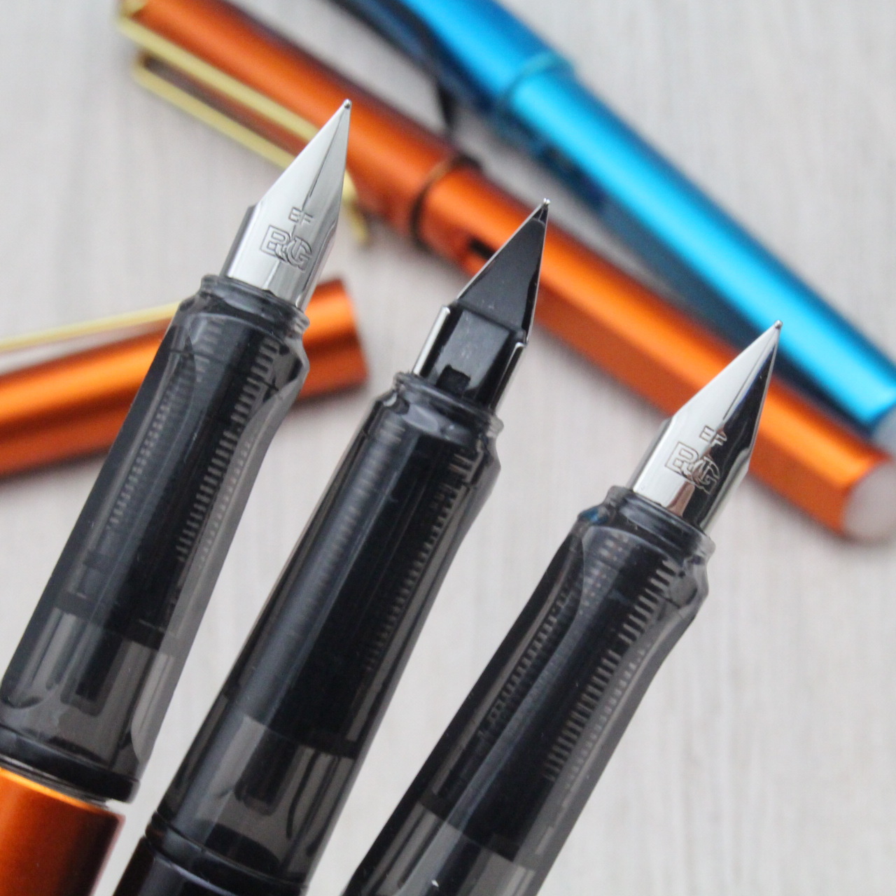 批发新款北极光磨磨擦8010盒装墨囊钢笔ef笔尖学生文具