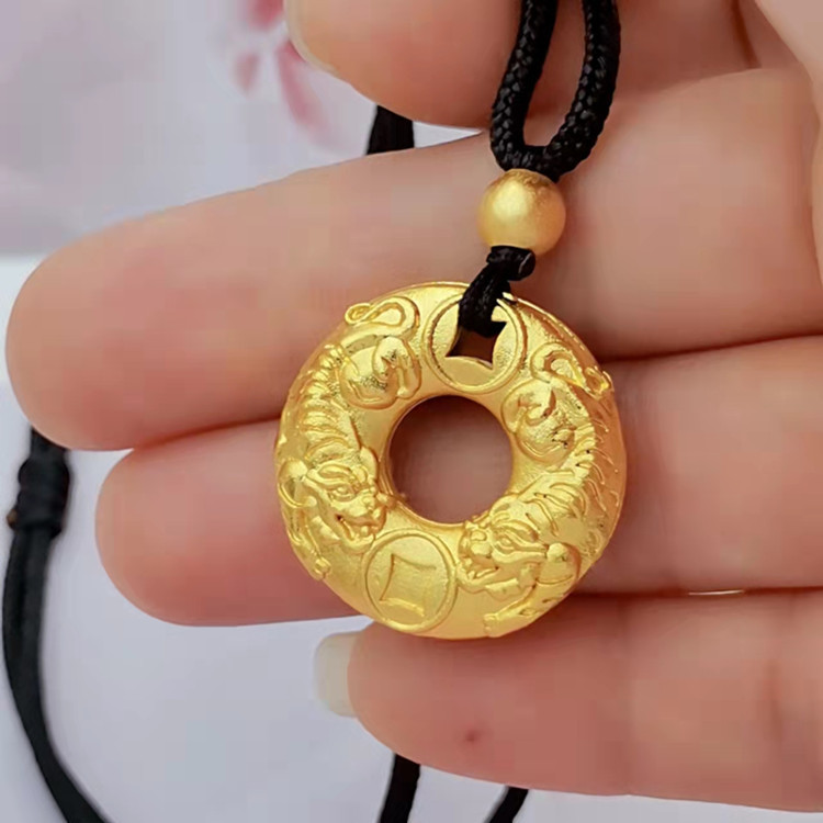 跨境货源镀金虎虎生威吊坠黄铜电镀仿金首饰品女士平安扣项坠项饰