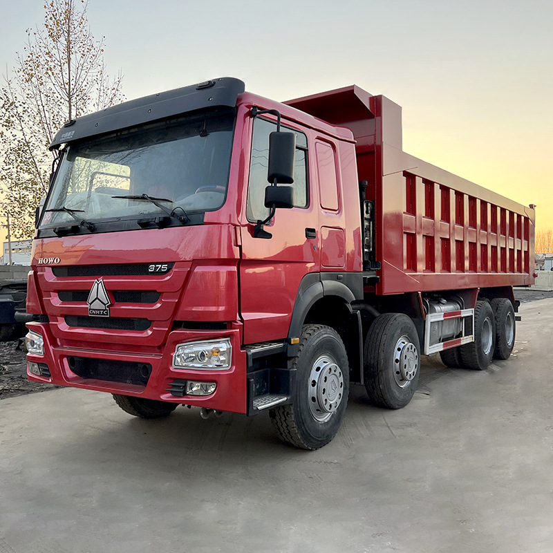 出口豪沃8*4翻斗自卸车 右驾驶舱渣土运输车 375马力集装箱后翻车